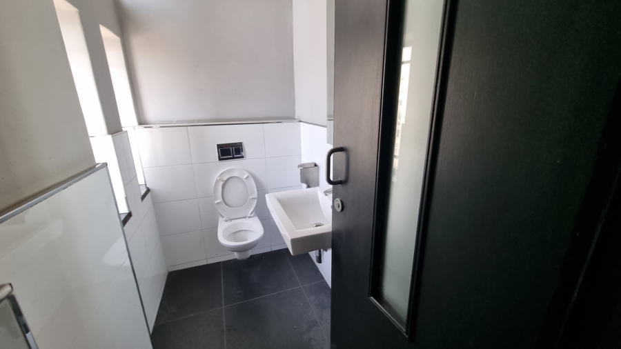 To Let Commercial Property for Rent in Woodstock Western Cape